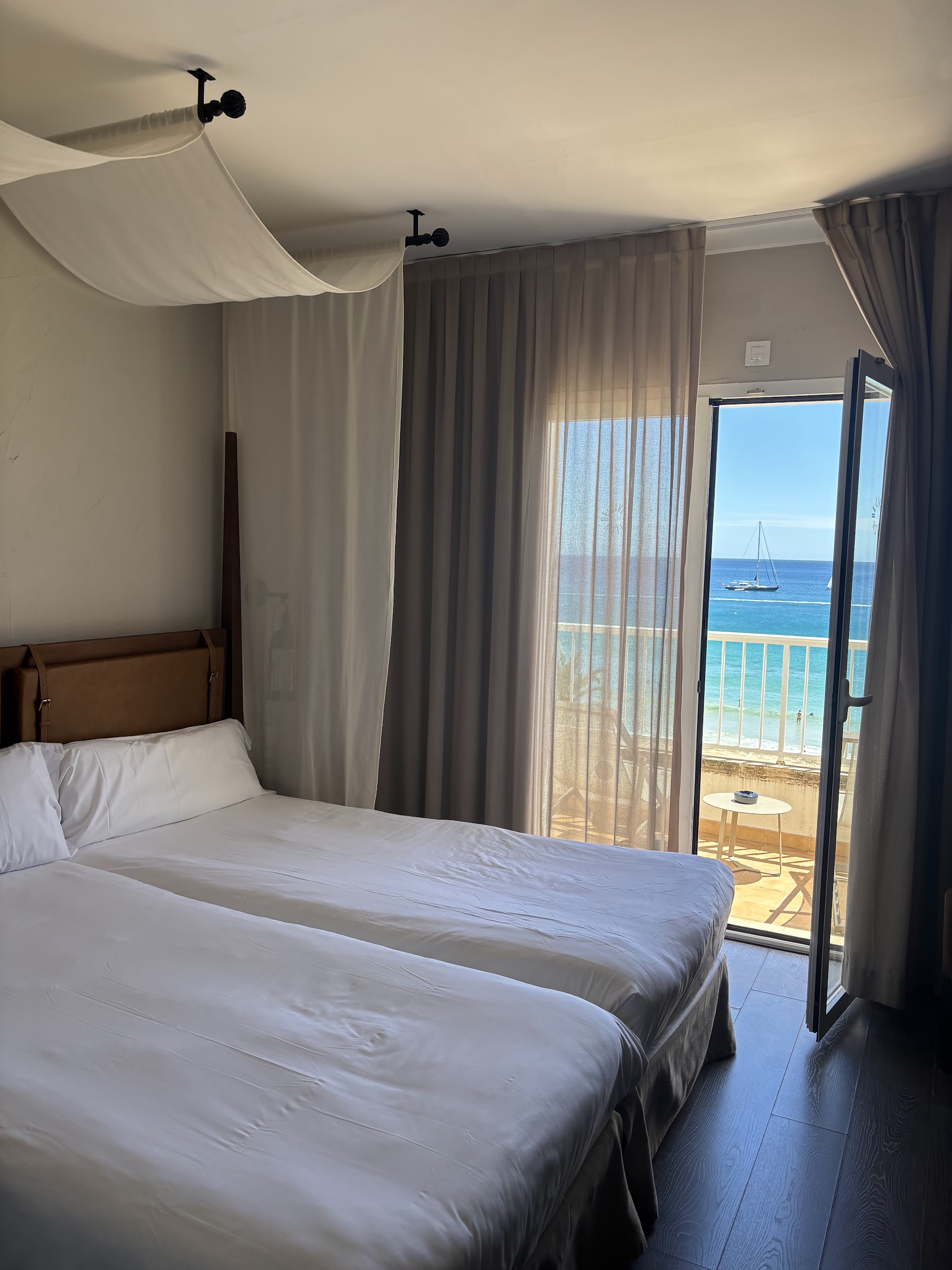 Beach Club & Bali Beds in Cala Major photo 4