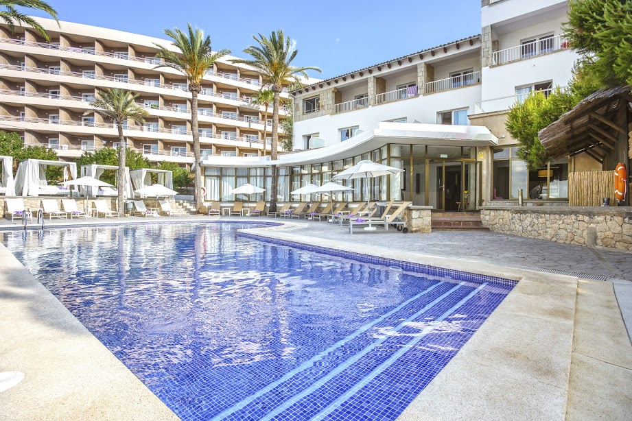 Beach Club & Bali Beds in Cala Major photo 5