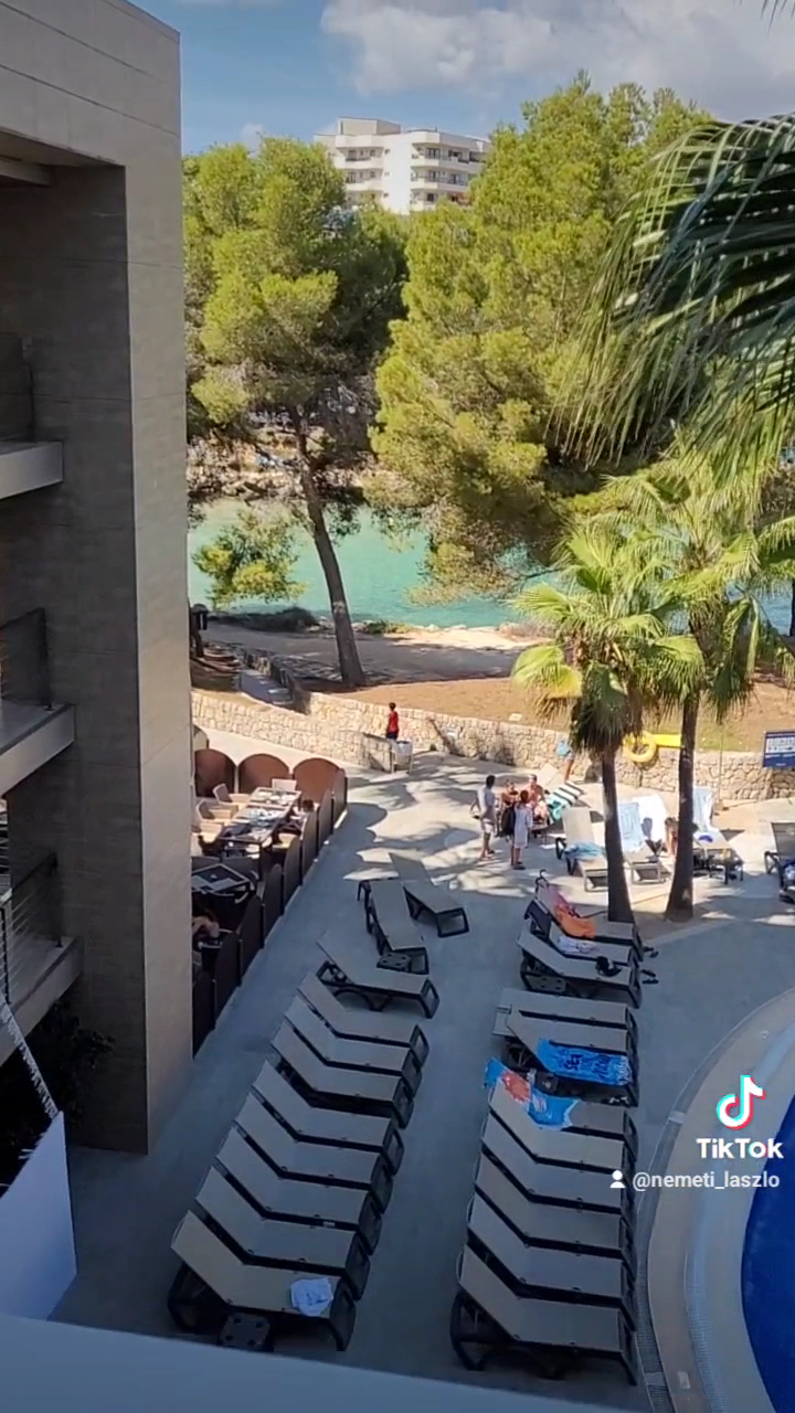 E-Foil Rental in Cala Vinyes photo 3