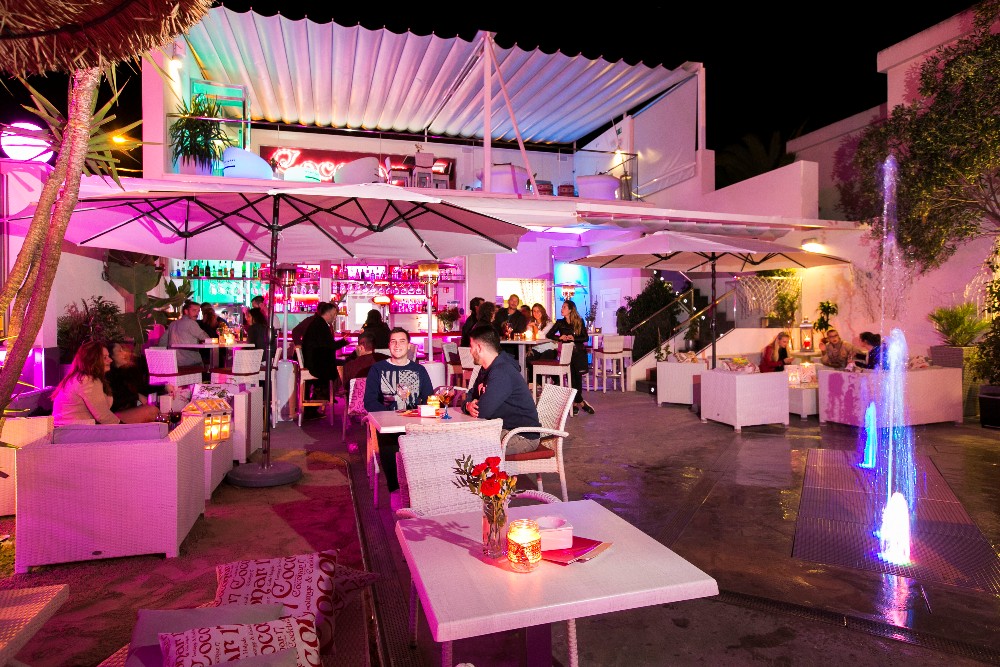Coconar 17 Lounge & Cocktails Bar