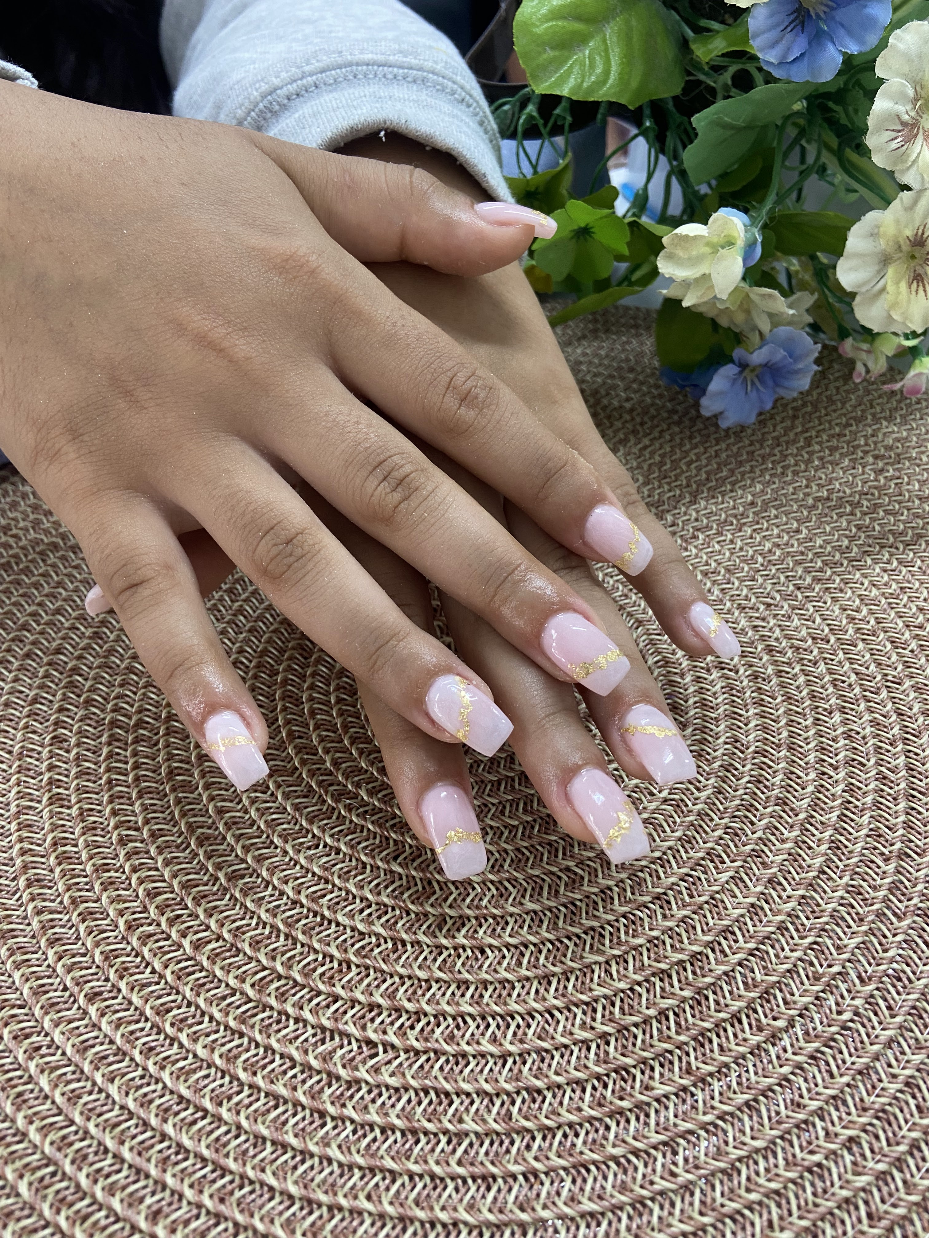 qianshou Nails/Massage/fish spa