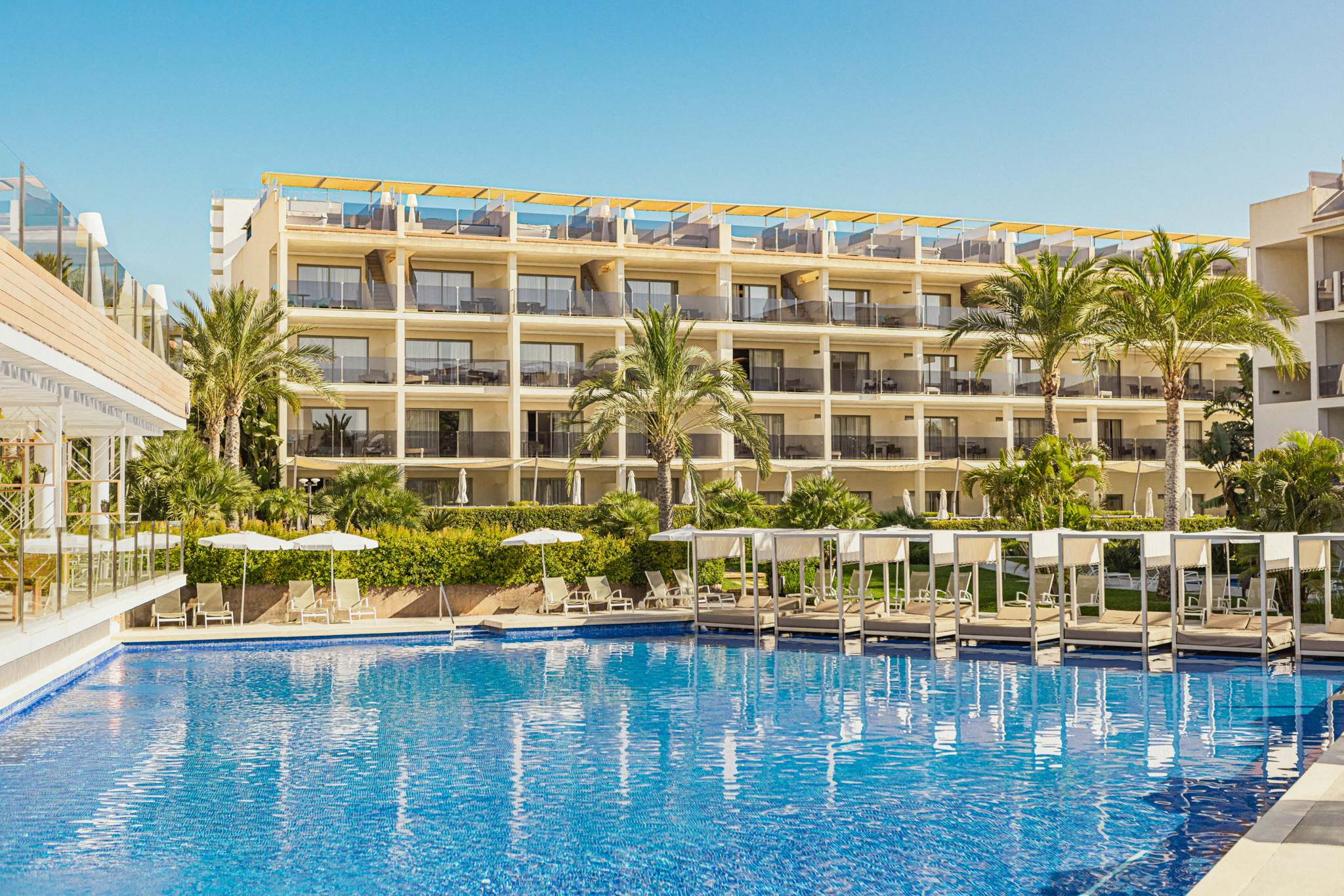 Beach Club & Bali Beds in Palma Nova