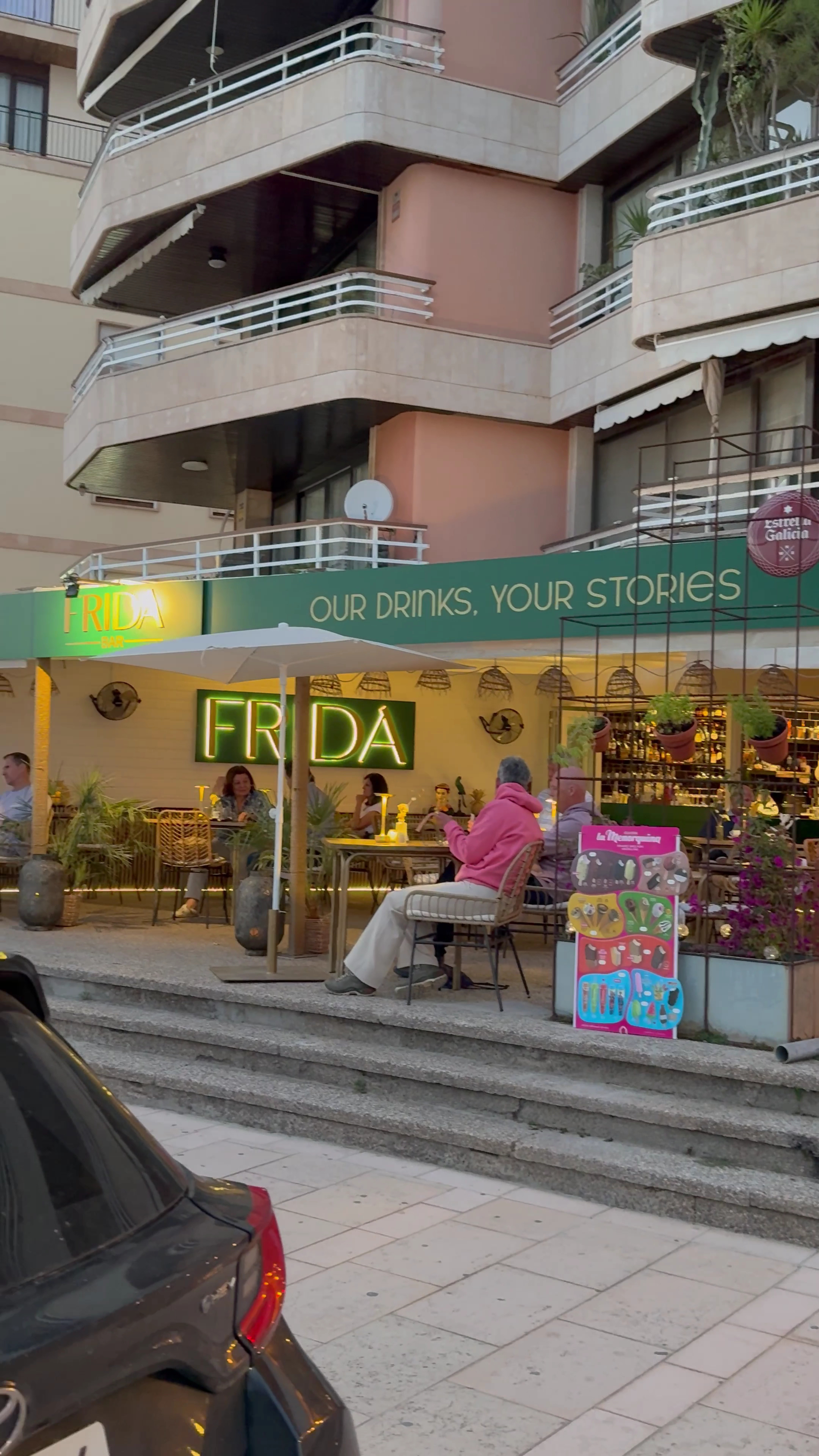 Frida - Cocktail, Drinks & Snacks