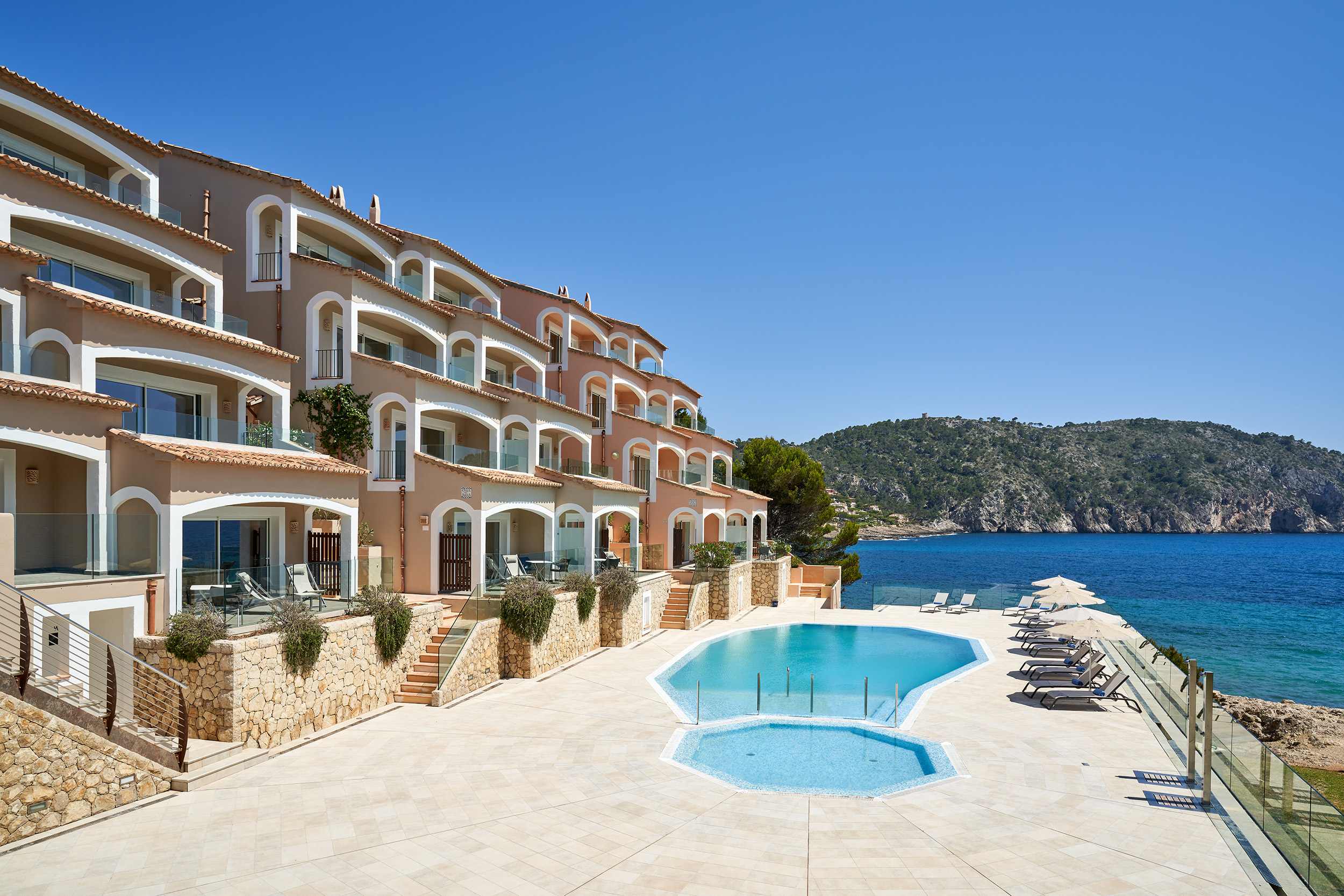 Beach Club & Bali Beds in Camp de Mar