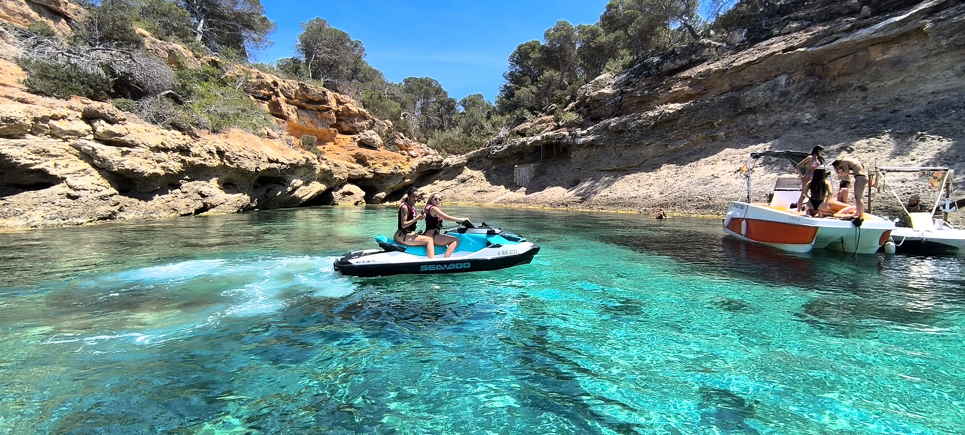 Cala Tarida Ibiza Watersports (Jetski,boats)