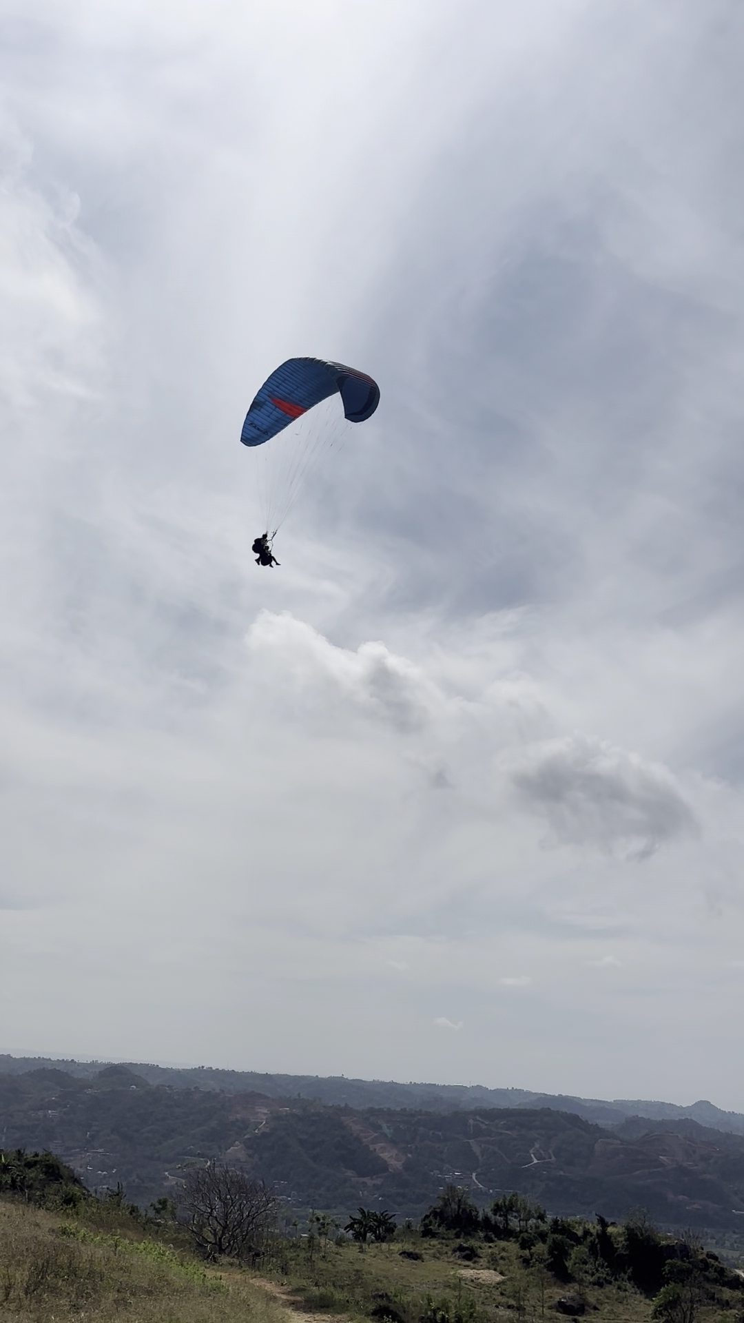 Paragliding in gili meno photo 3