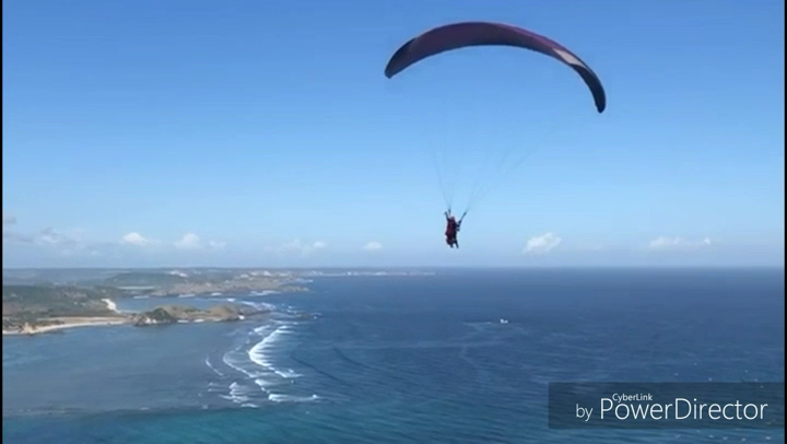 Paragliding in gili meno photo 5