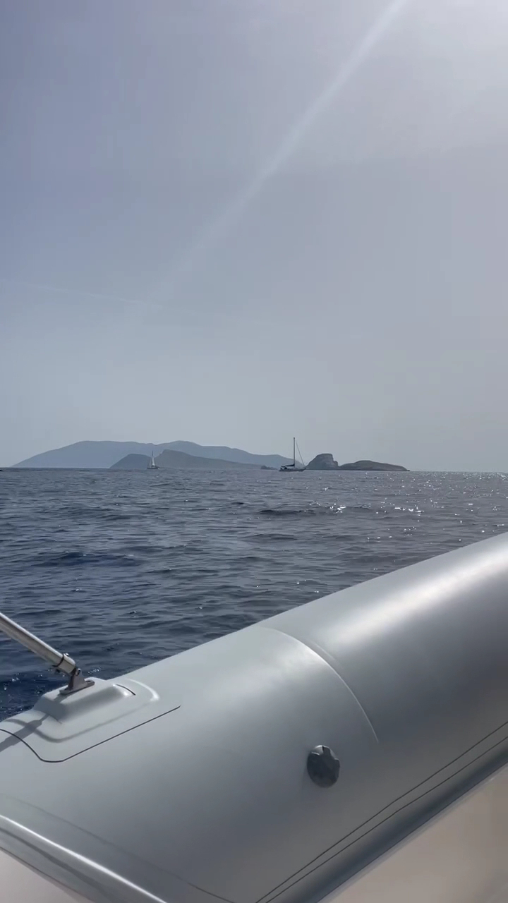 Yacht Charter in Folegandros photo 3
