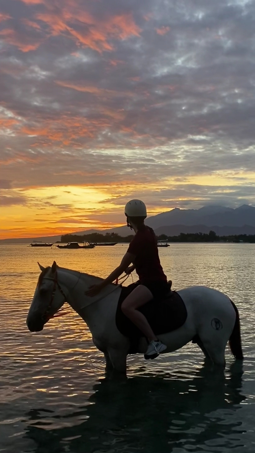 Horseback Riding in gili trawangan photo 3