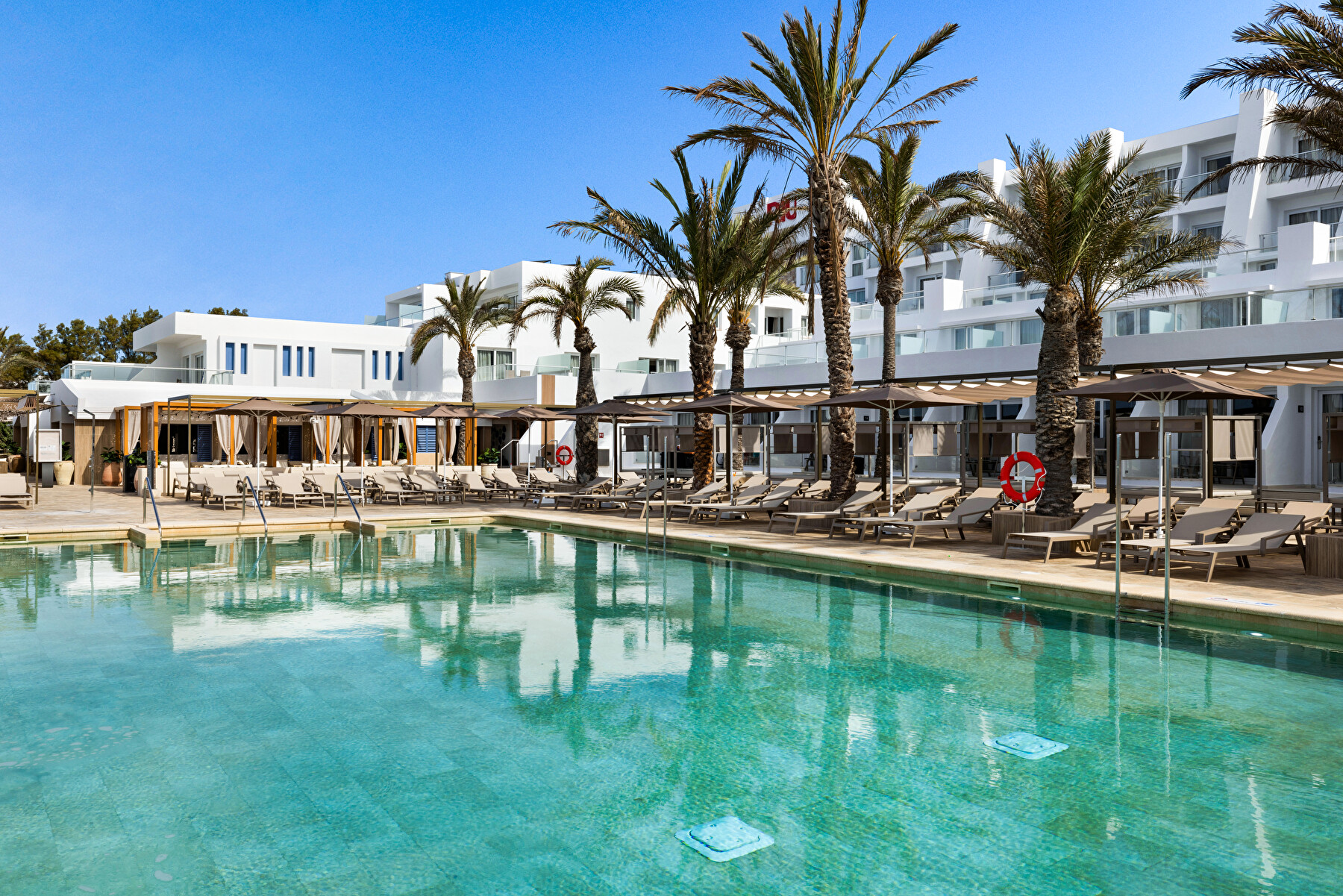 Beach Club & Bali Beds in El Pilar de la Mola photo 1