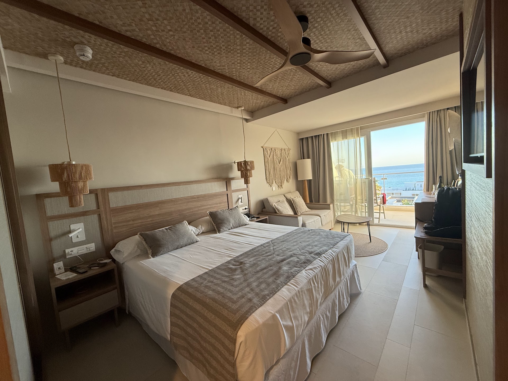 Beach Club & Bali Beds in El Pilar de la Mola photo 4
