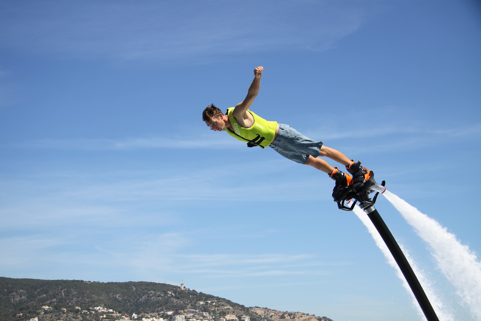 Flyboarding in Cala San Vicente photo 3
