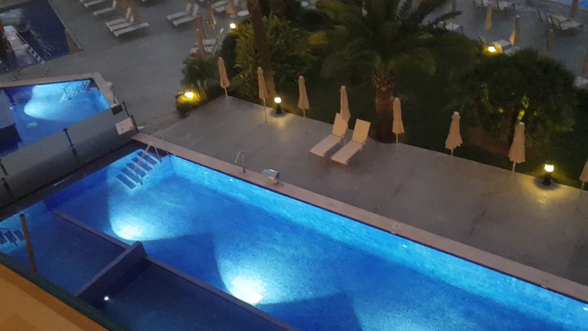 Beach Club & Bali Beds in Portals Nous photo 5