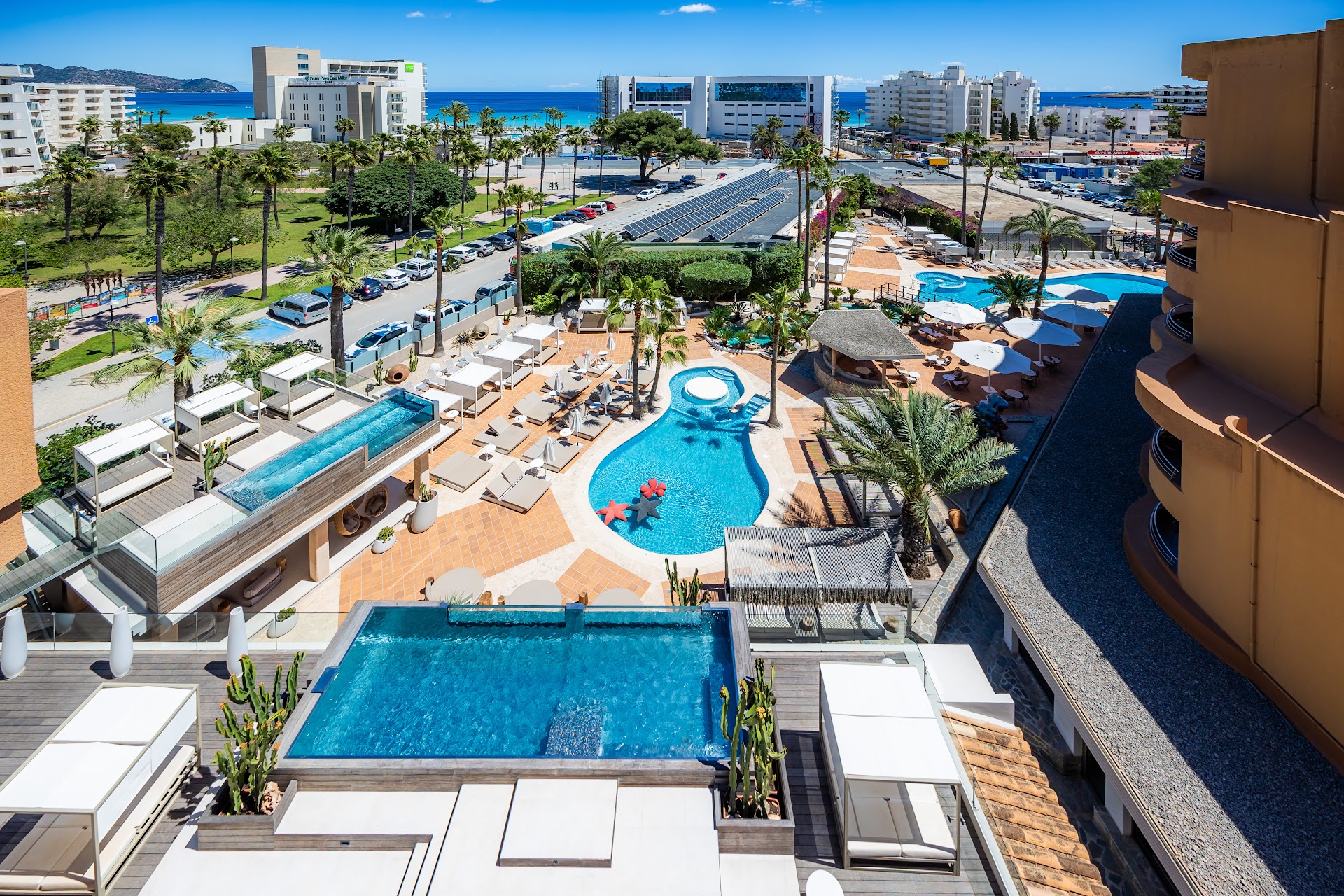 Beach Club & Bali Beds in Cala Millor photo 1