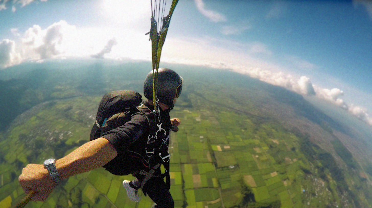 Skydiving in center photo 2
