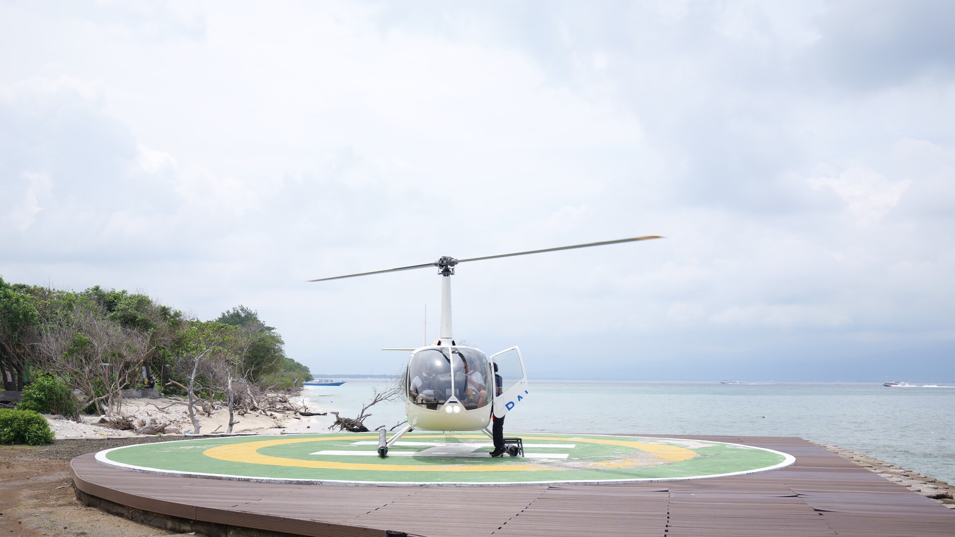 Helicopter Tours in gili trawangan photo 1