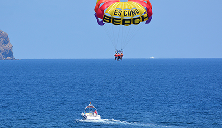 Parasailing in Cala Bassa photo 4