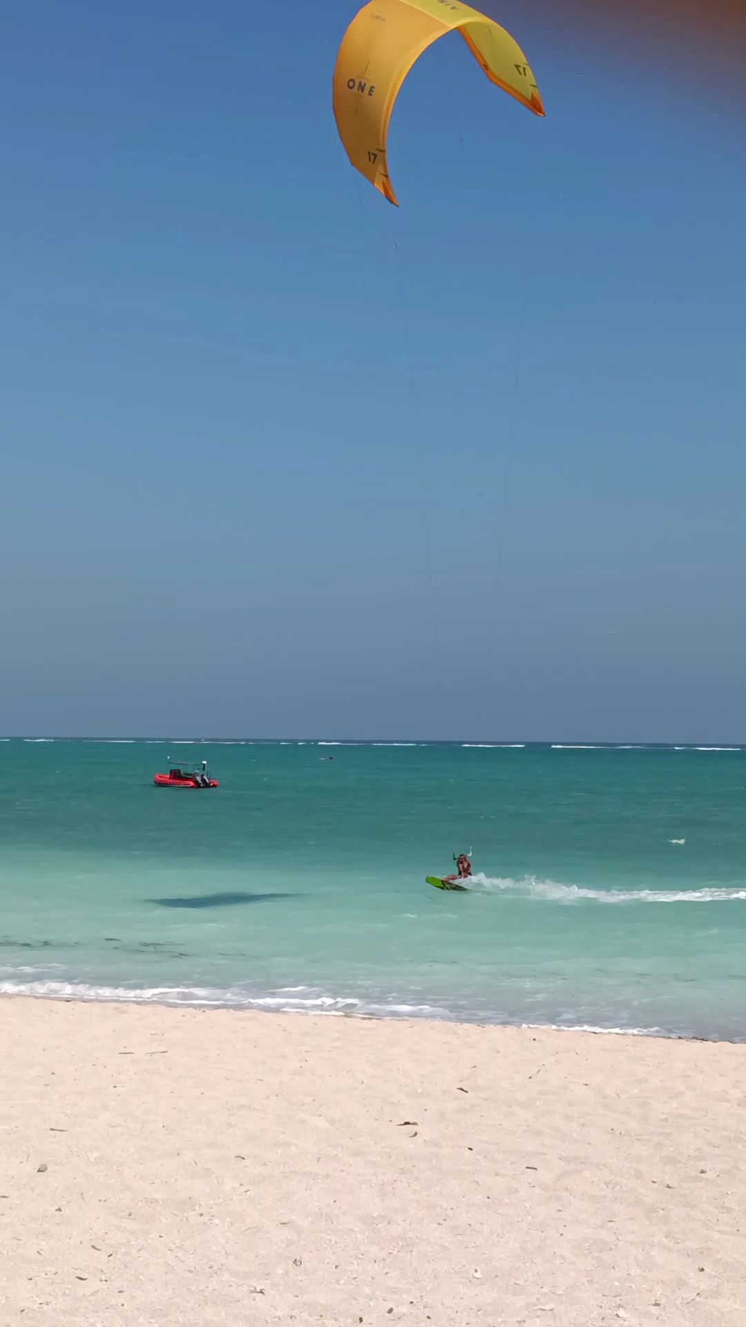 Kitesurfing in gili meno photo 2