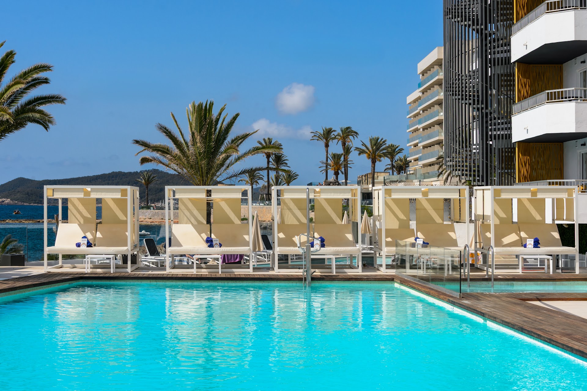 Beach Club & Bali Beds in Playa d'en Bossa photo 3