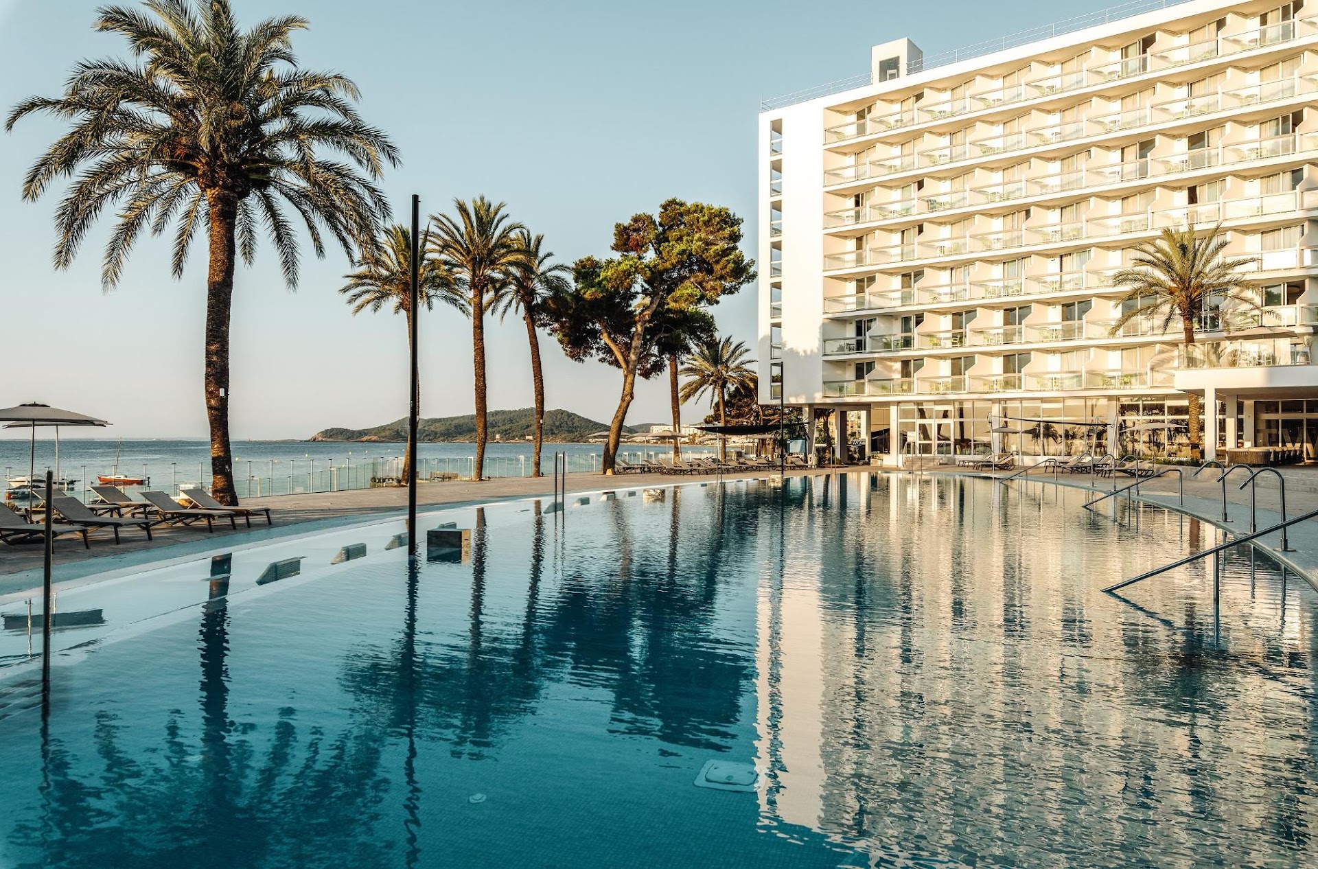 Beach Club & Bali Beds in Playa d'en Bossa photo 4