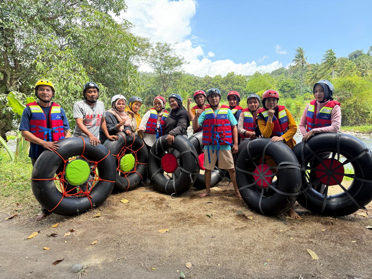 Tubing in gili meno photo 1
