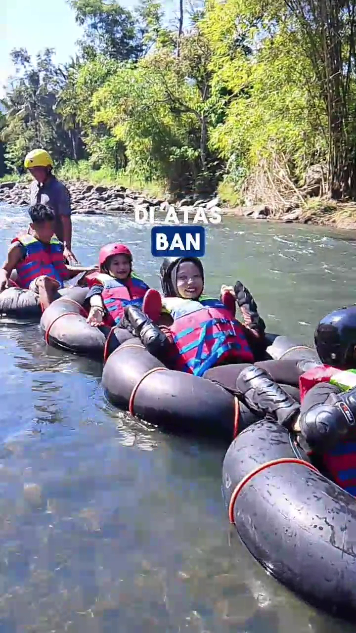 Tubing in gili meno photo 2