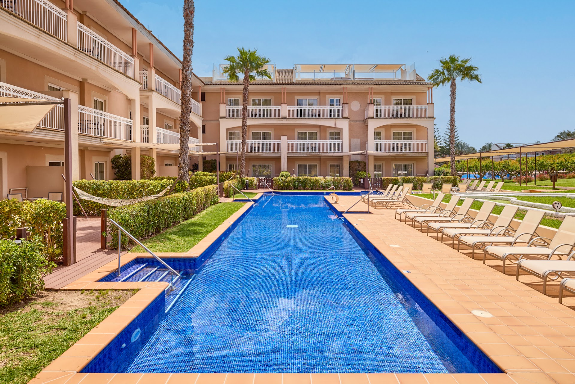 Beach Club & Bali Beds in Can Picafort photo 1