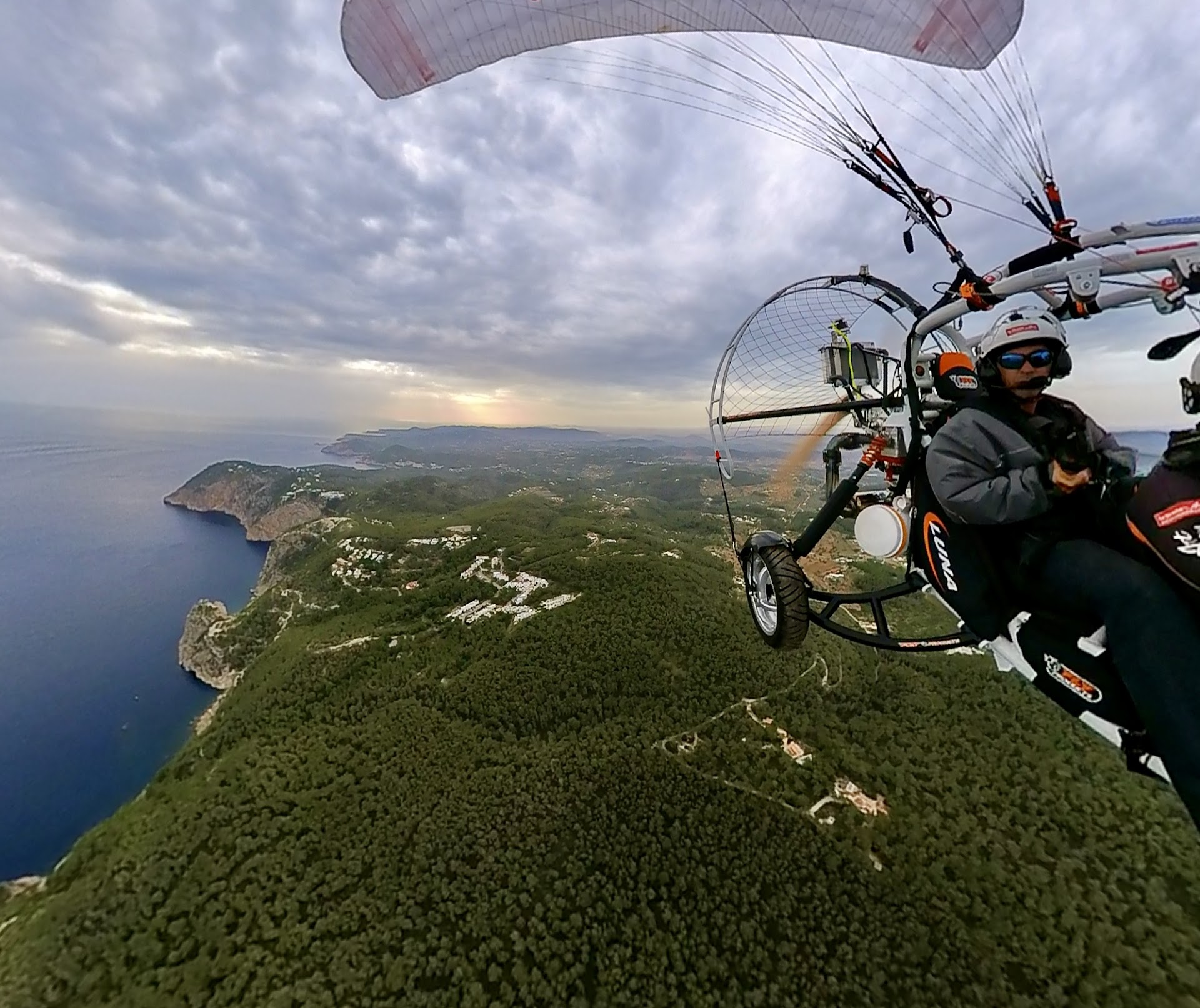IBIZAFLY - Vuelos en parapente a motor en Ibiza