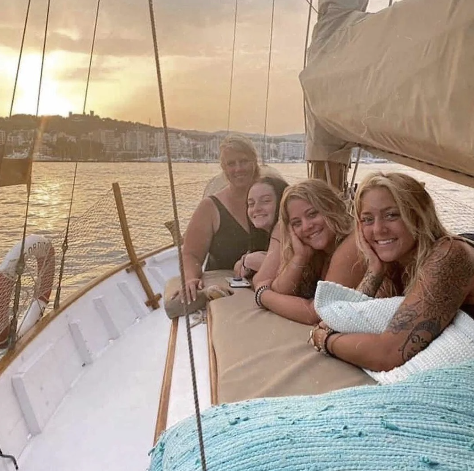 Boat Party in Palma photo 2