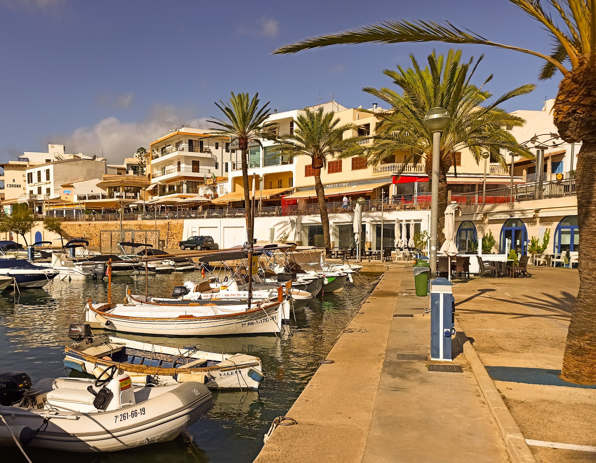 Windsurfing in Cala Ratjada photo 1