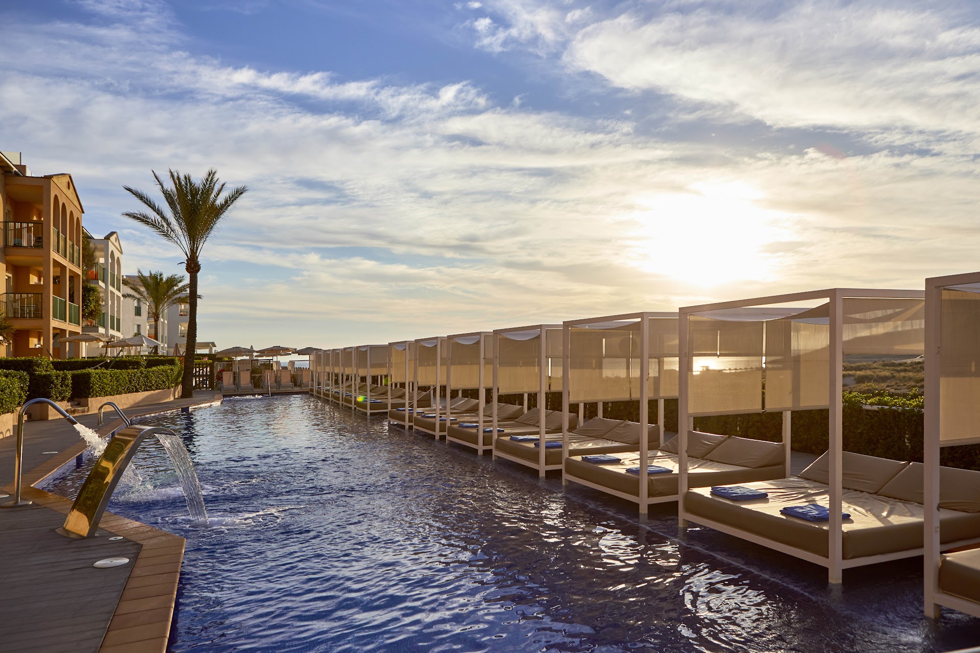 Beach Club & Bali Beds in Cala Mesquida photo 1