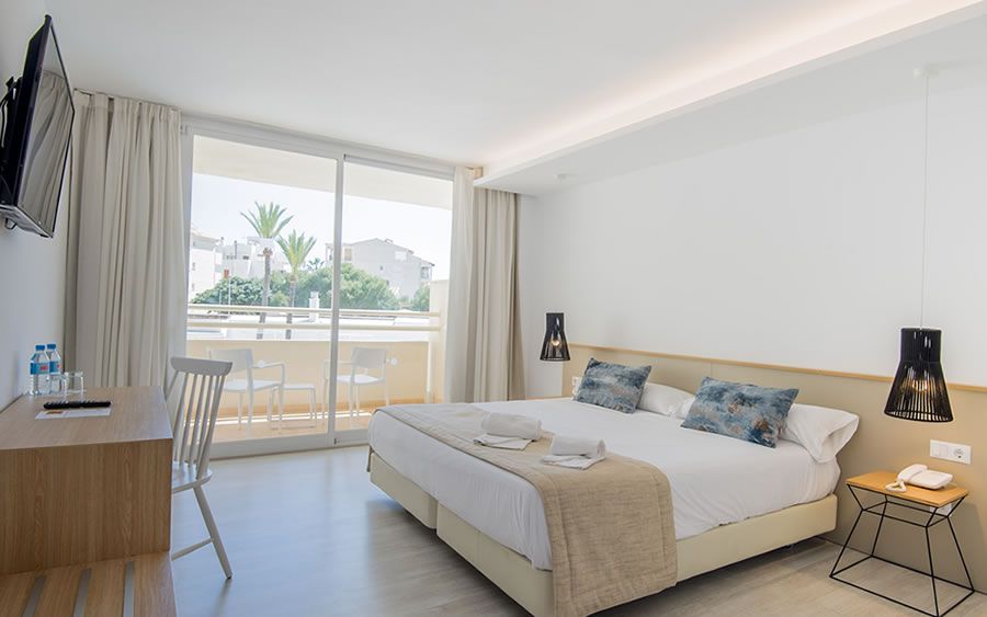 Beach Club & Bali Beds in Cala Bona photo 4