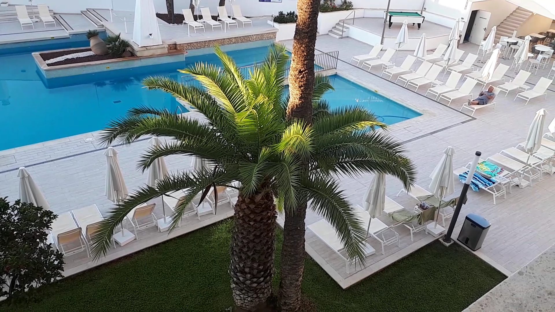 Beach Club & Bali Beds in Cala Bona photo 5