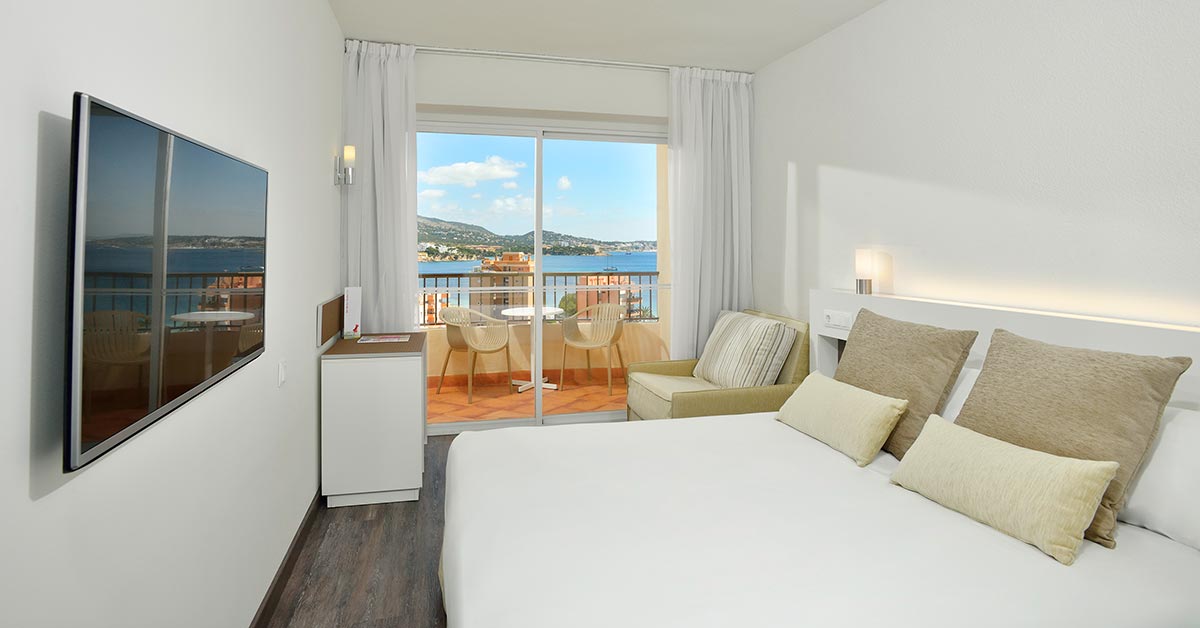 Island Hopping Tour in Palma Nova photo 4