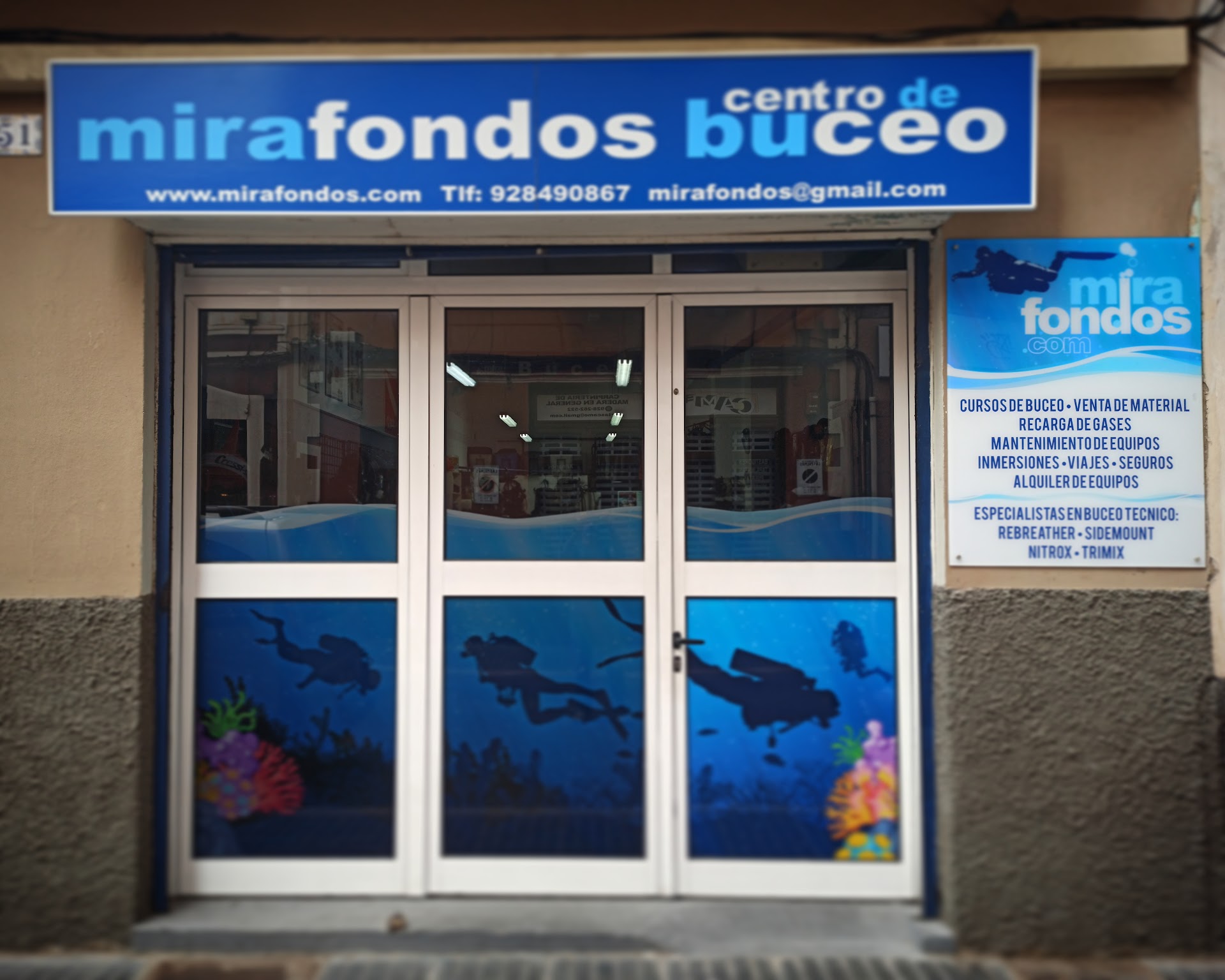 Mirafondos.Centro de Buceo. Tienda de material de buceo
