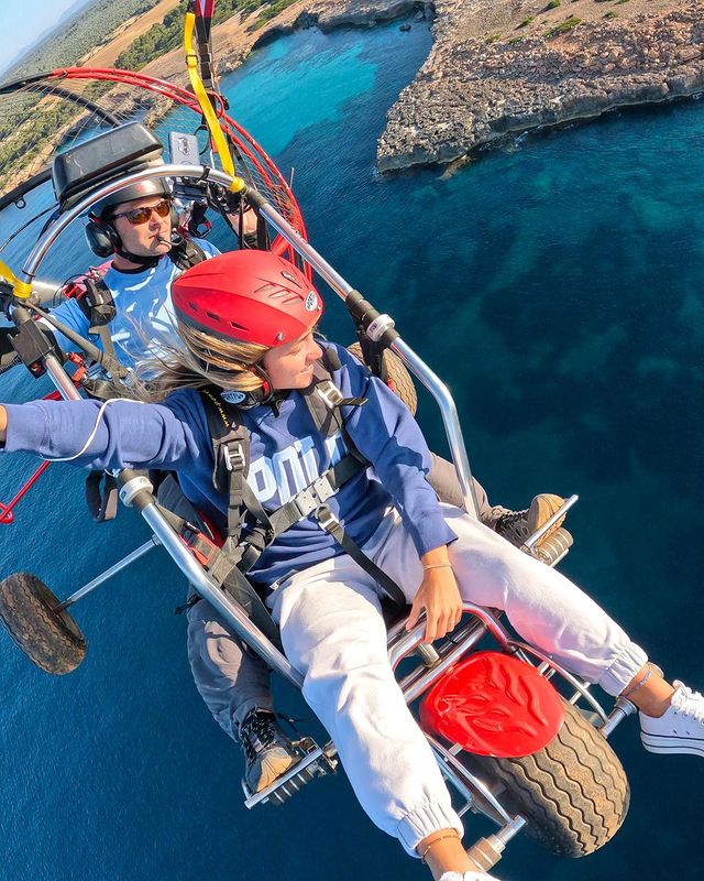 Paragliding in Cala Mesquida photo 4