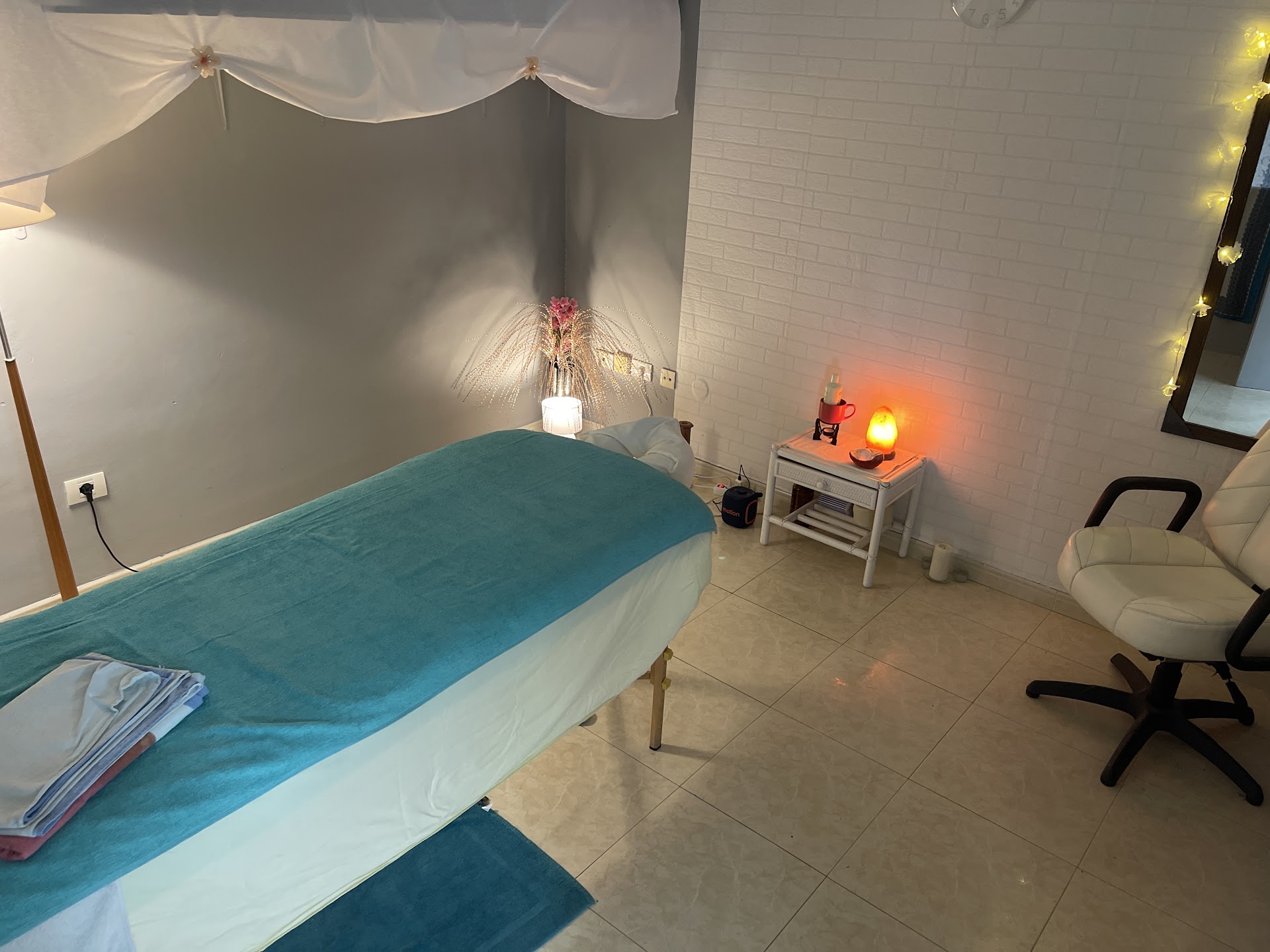 Janya - Lomi Lomi Nui massage