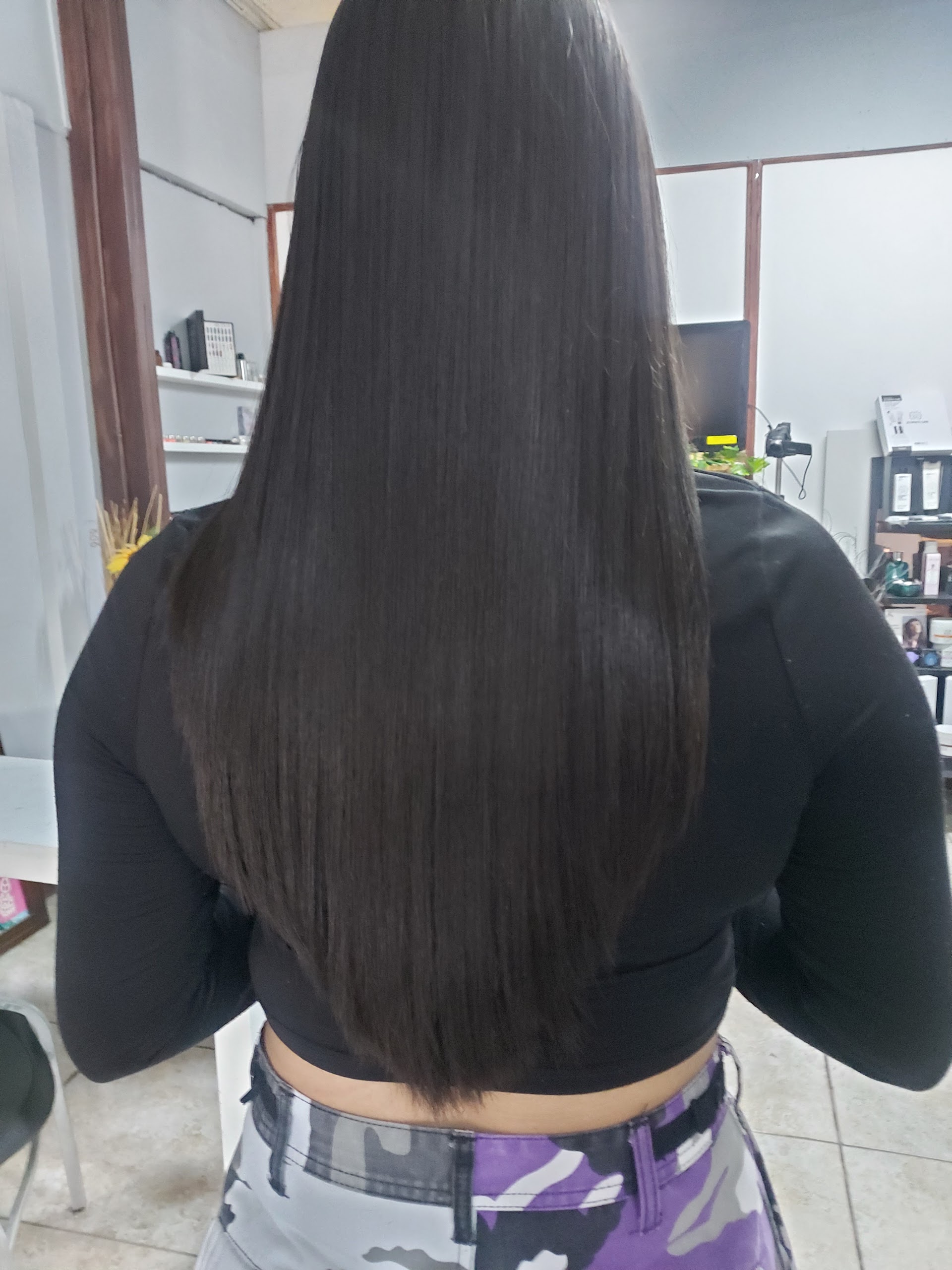 Salón de belleza y barbería M&N