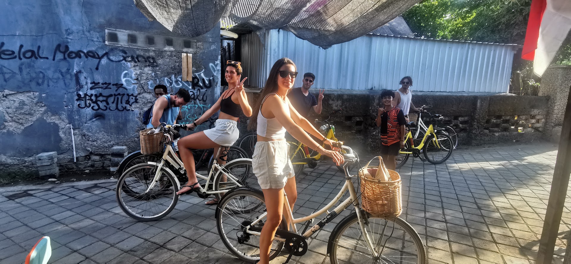 Mary's Shop dan Ras Rent Bike