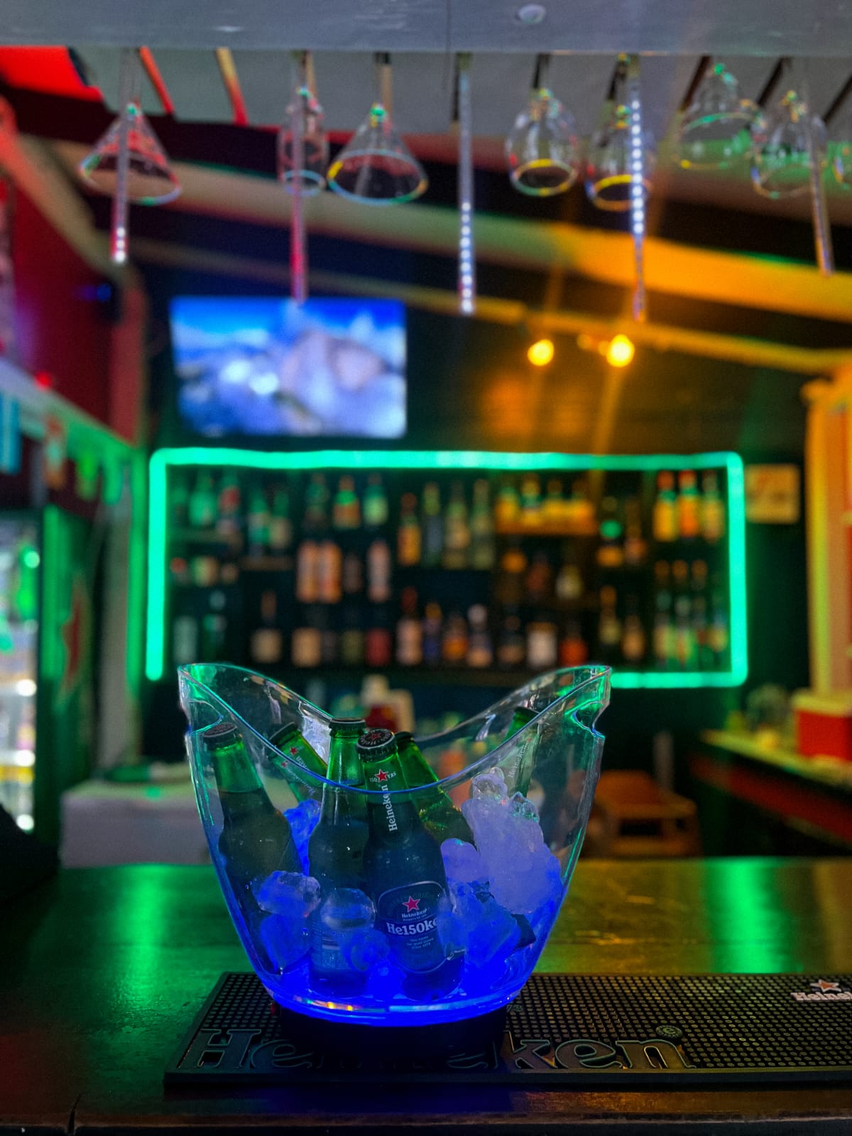 Tracks Sports Bar | Restaurant