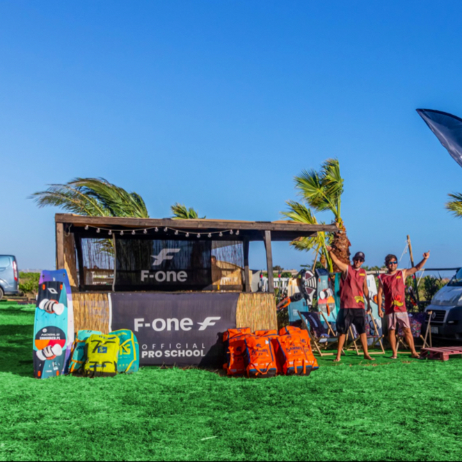 Kite school - unhooked.pl. Szkoła kitesurfingu Lo Stagnone, Sicily.