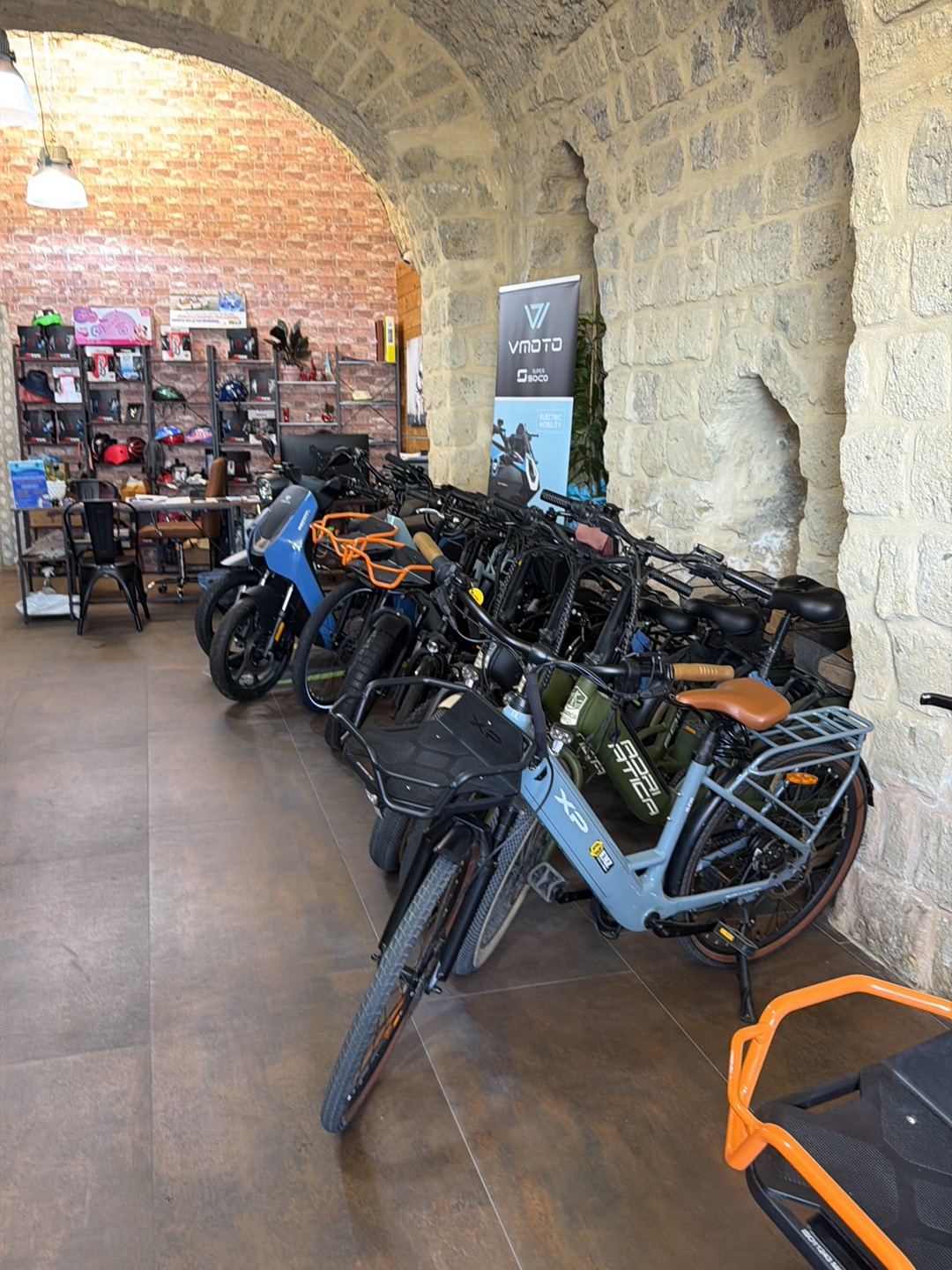 Noleggio scooter, bici e deposito bagagli EMZgo Procida