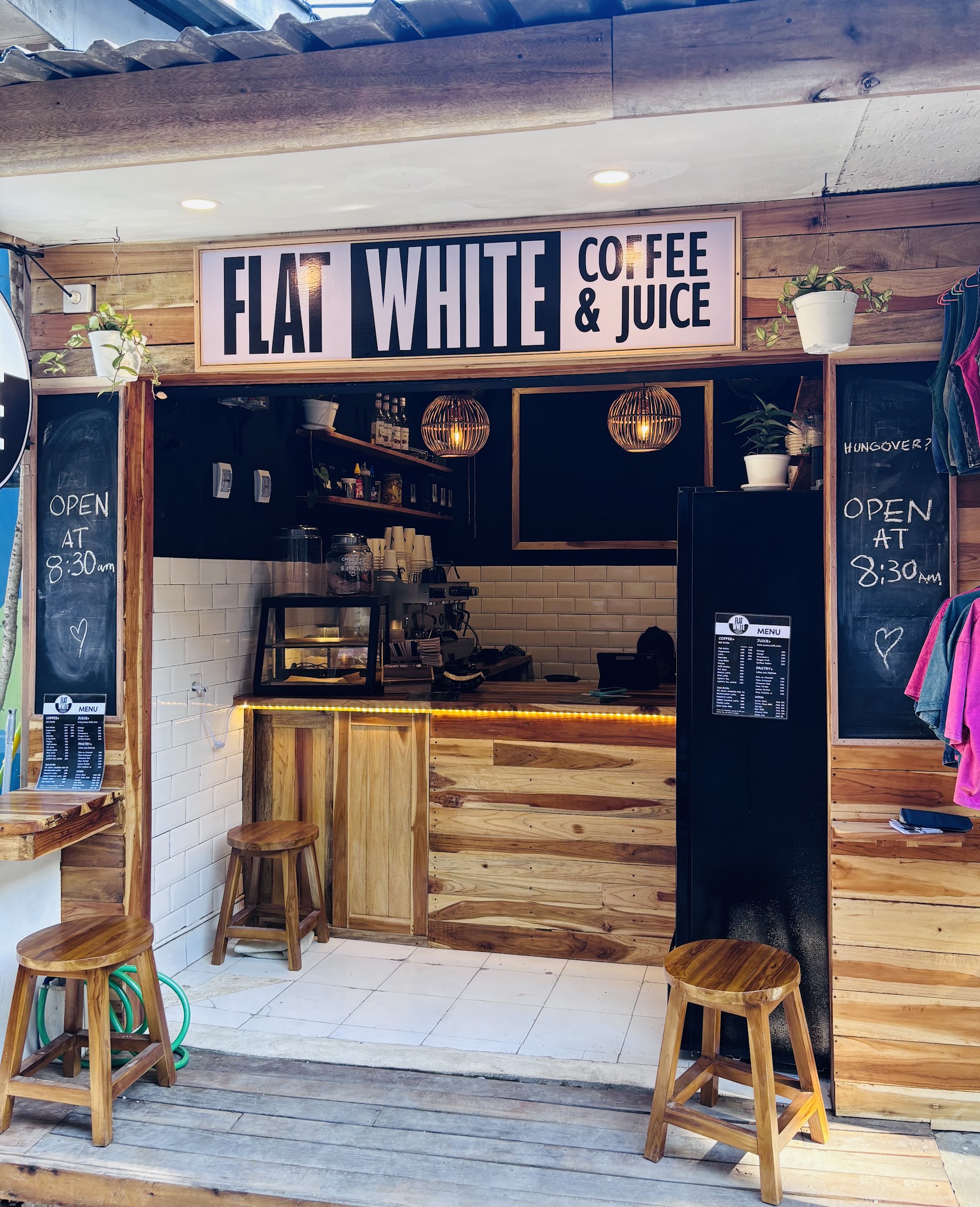 Flat White Melbourne Coffee & Juice window