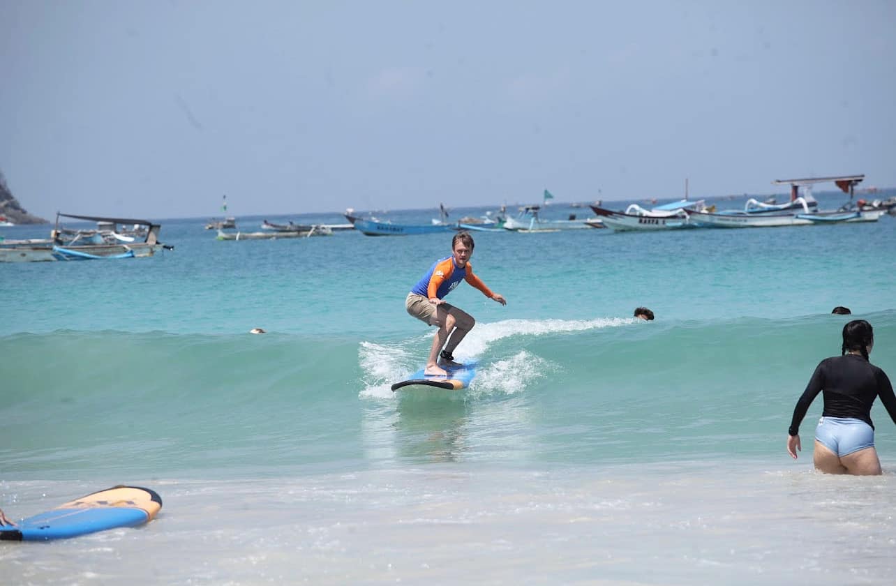 SUNSET SHOP & SURF SCHOOL KUTA LOMBOK