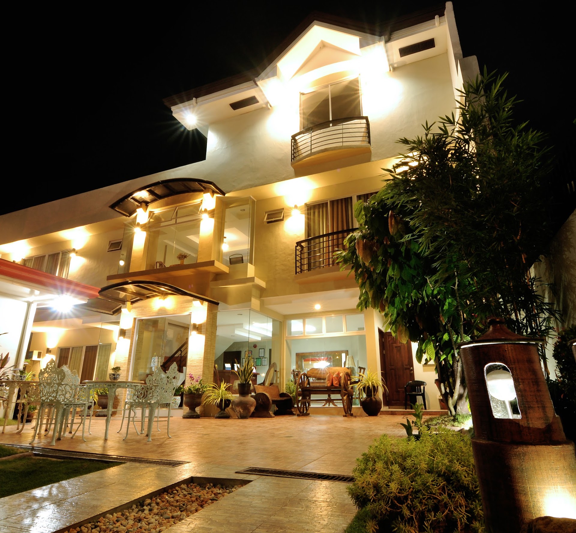 Hostels in Alona Beach
