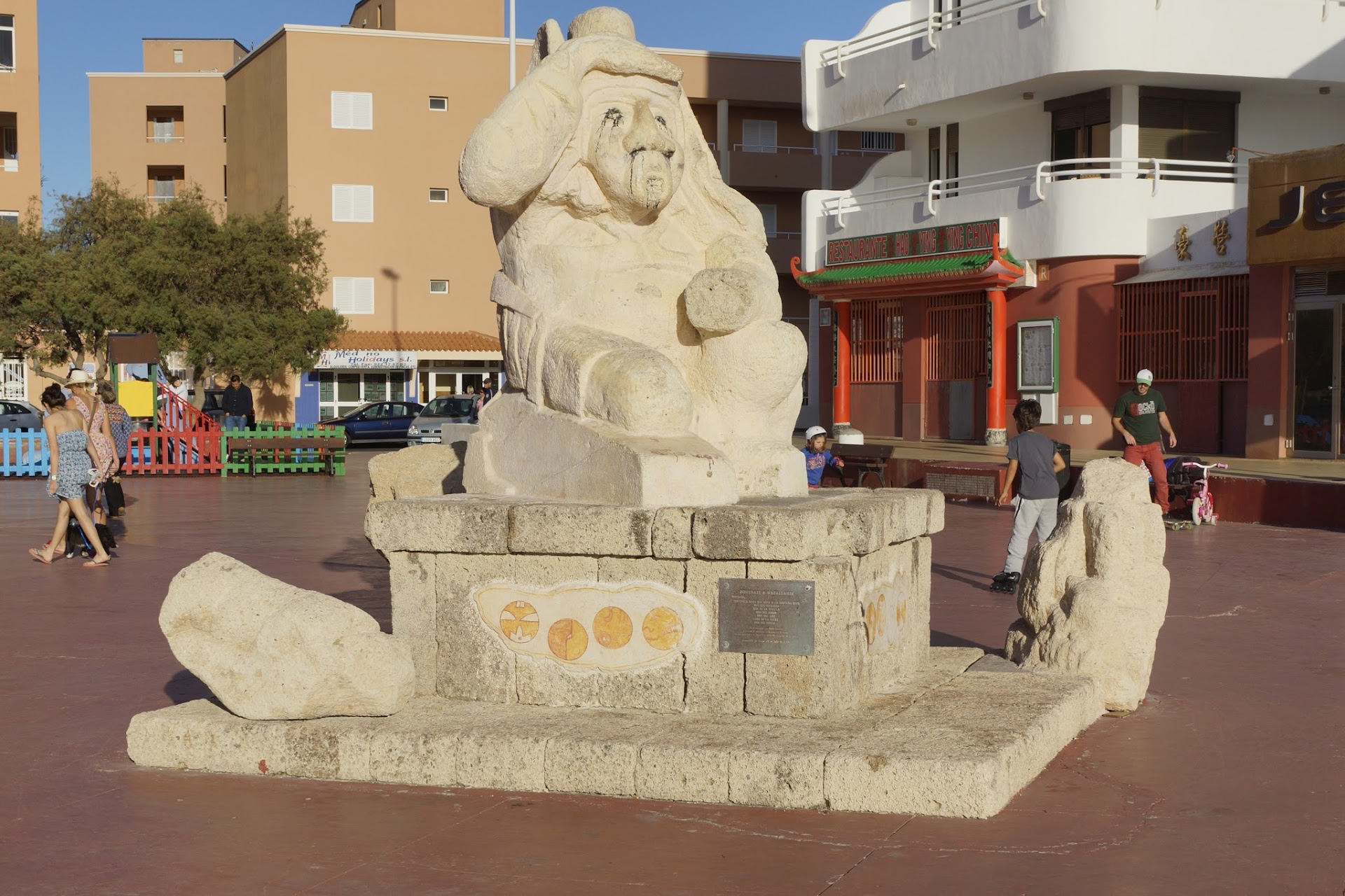 Plaza Magallanes / Plaza Roja