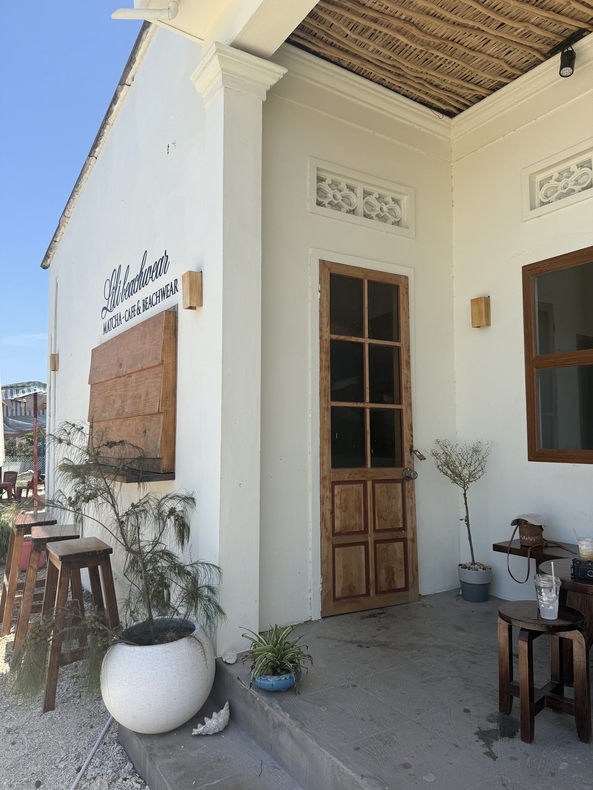 Lili Cafe & Beachwear