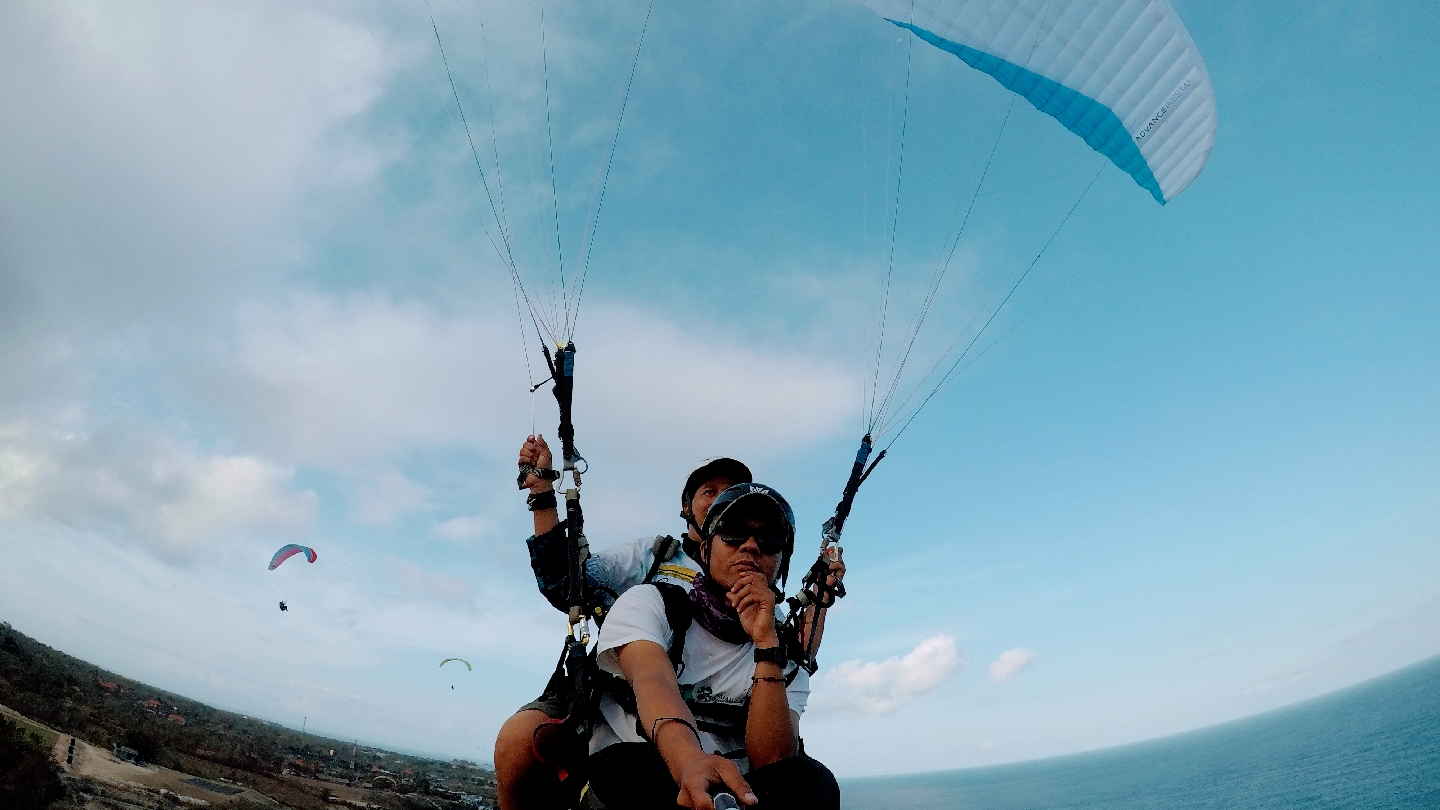 Paragliding in Mushroom Bay