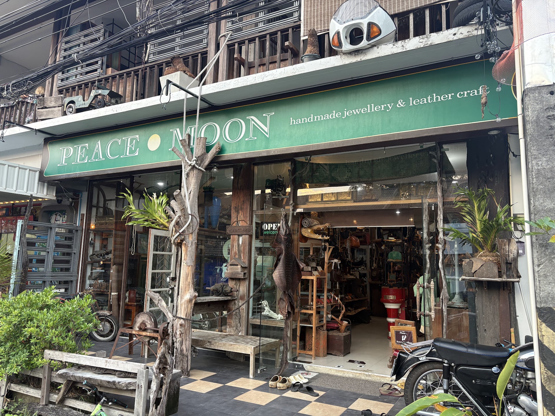 Peace Moon Shop