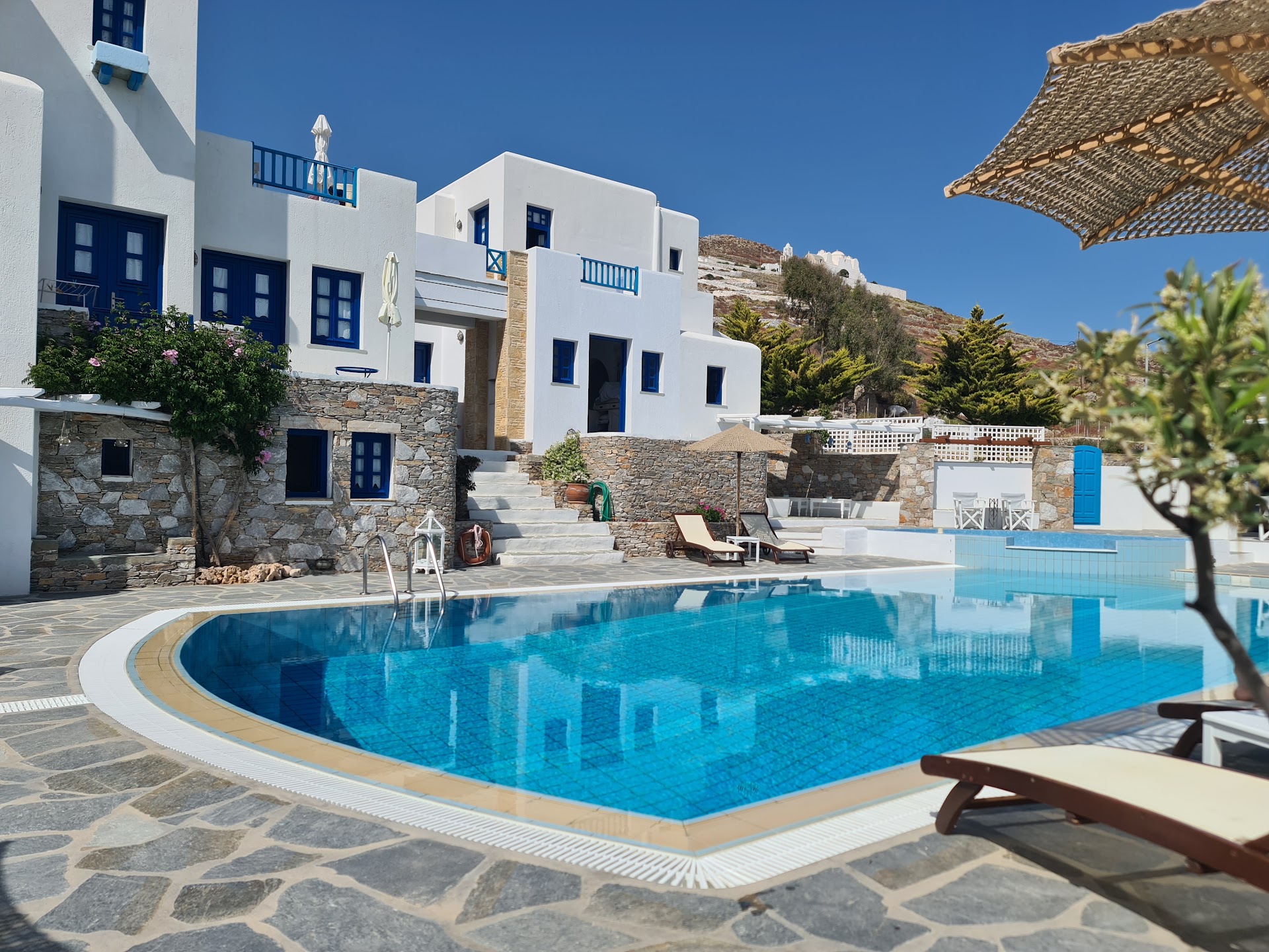 Folegandros Apartments